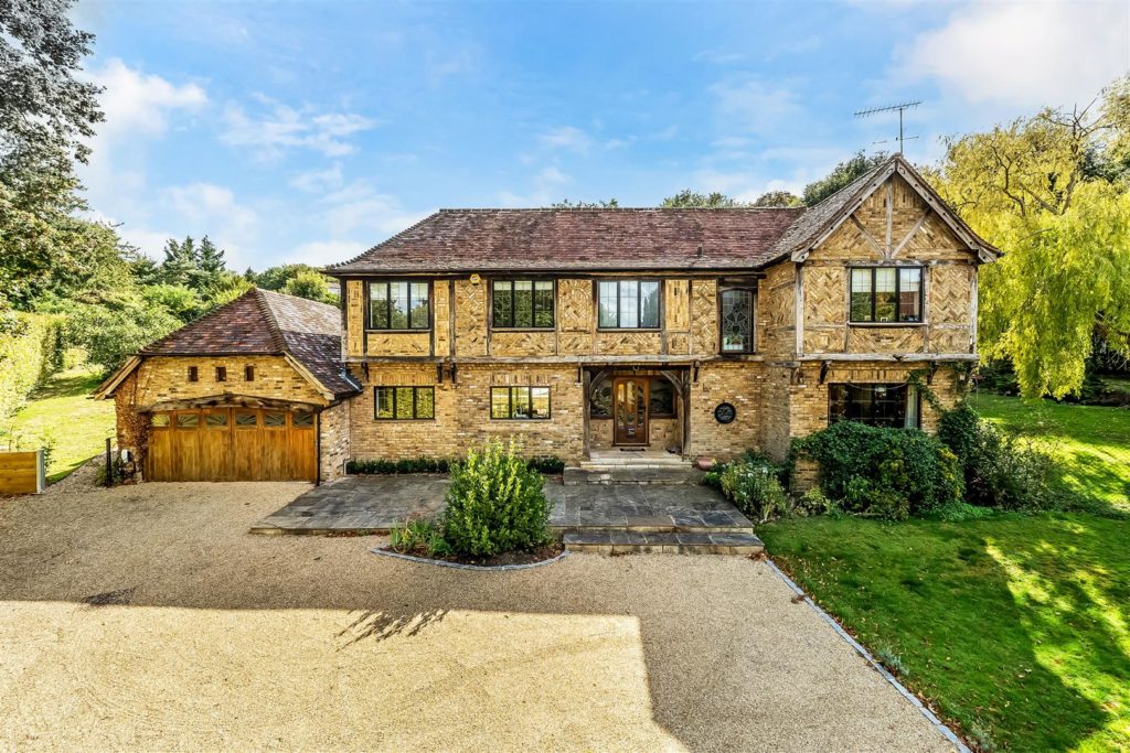 GIVONS GROVE, LEATHERHEAD KT22