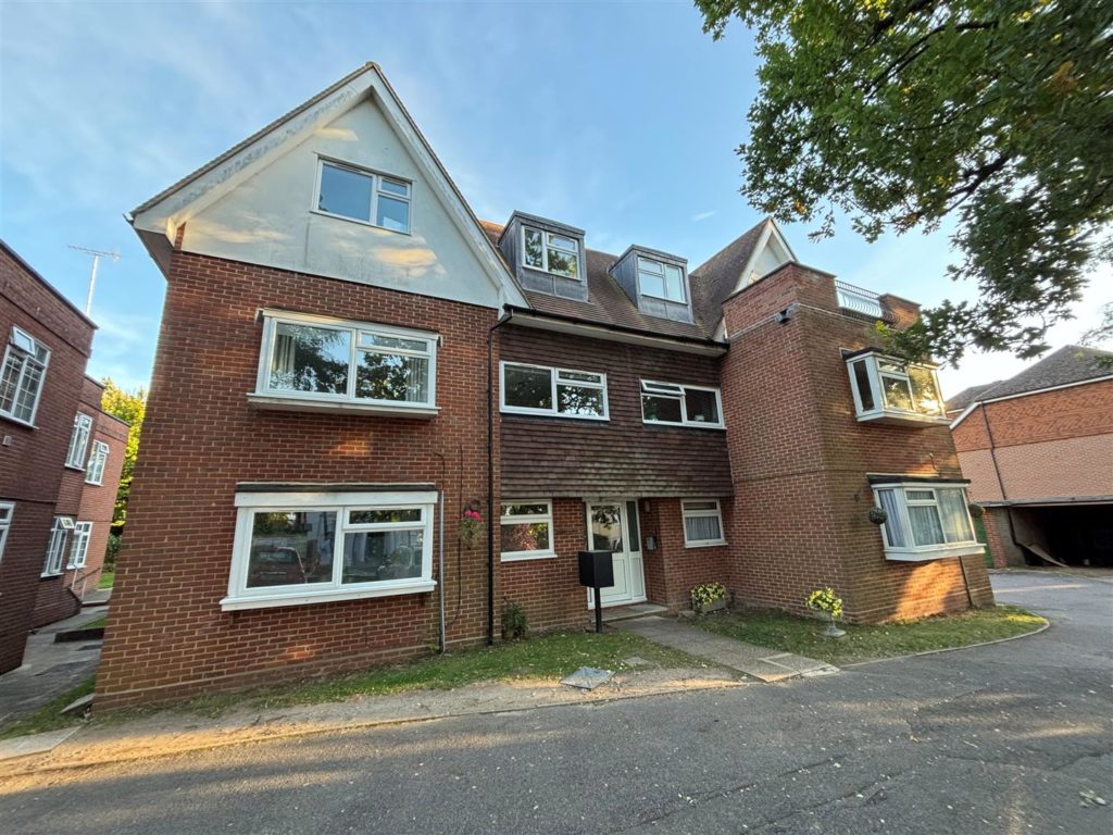 EPSOM ROAD, LEATHERHEAD, KT22