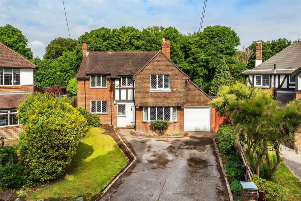 FIDDICROFT AVENUE, BANSTEAD, SM7