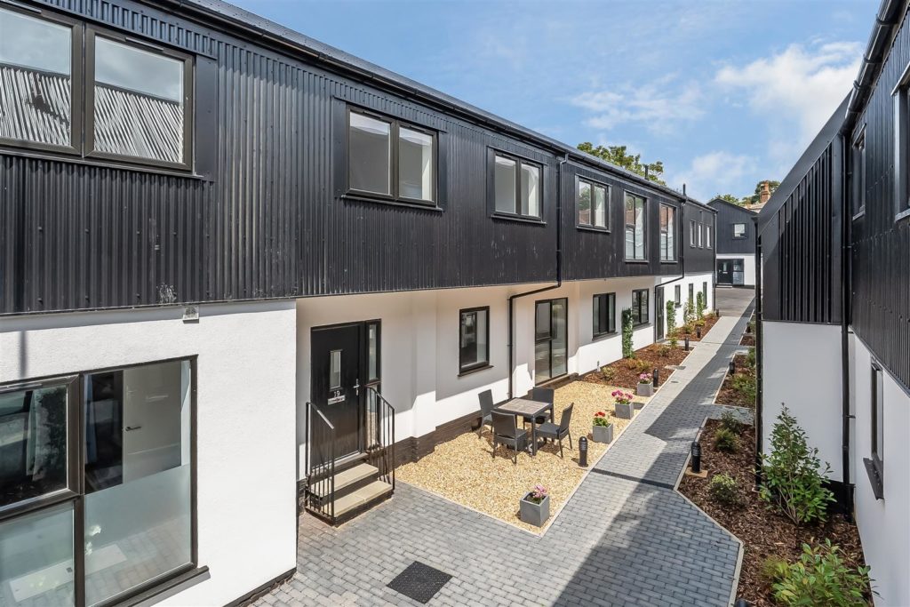 CENTRAL DORKING, RH4