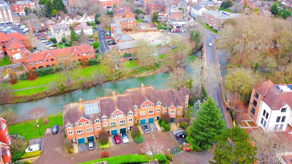 WALLIS MEWS, LEATHERHEAD, KT22