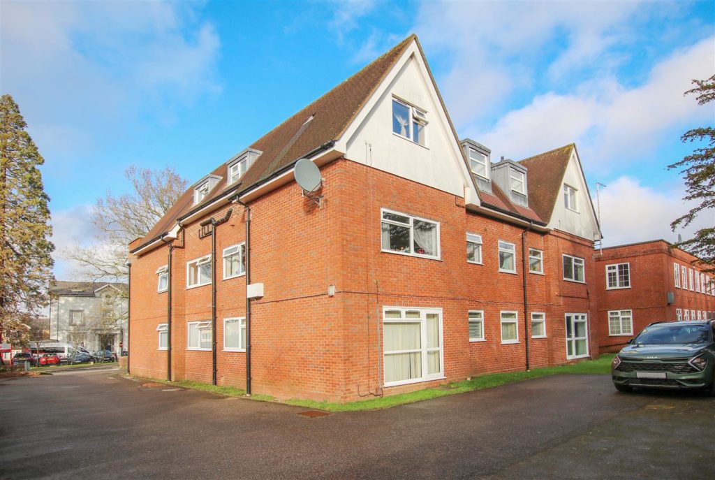 EPSOM ROAD, LEATHERHEAD, KT22