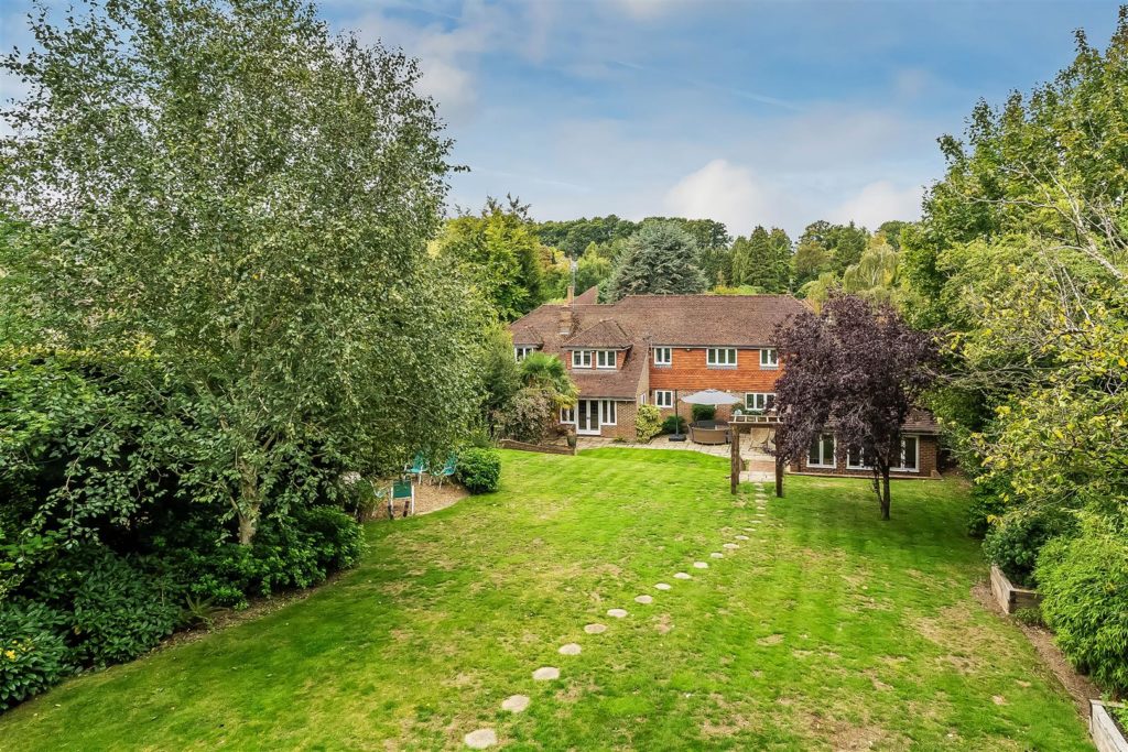 GRAYS LANE, ASHTEAD, KT21