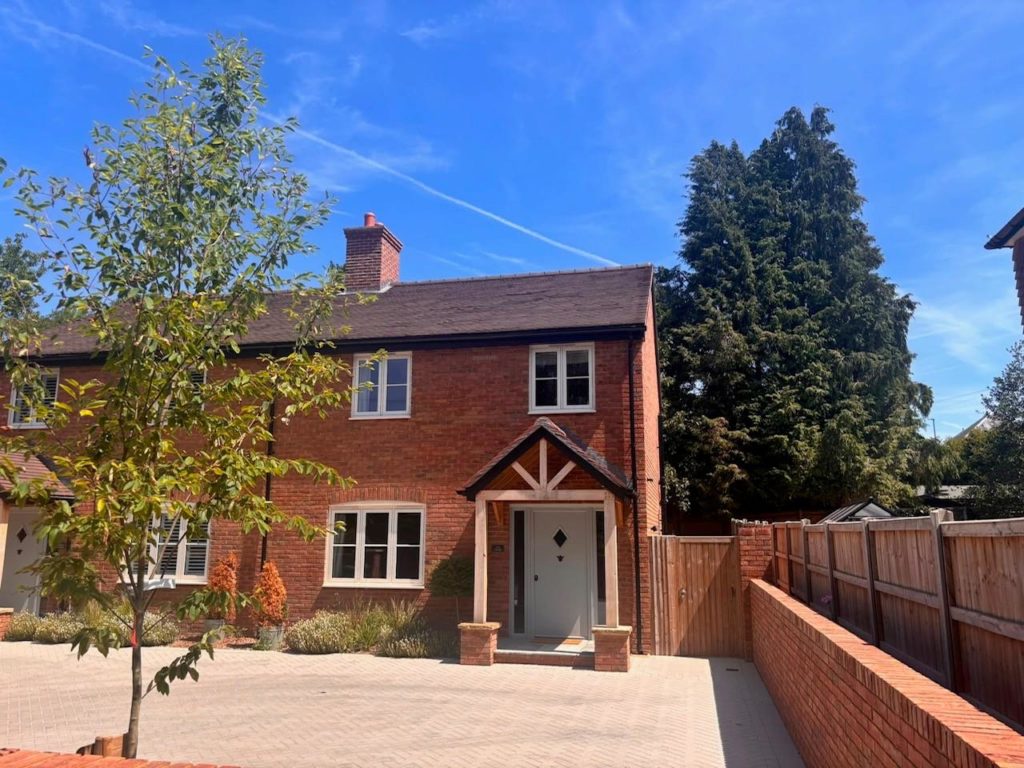 PADDOCK GROVE, EFFINGHAM KT24