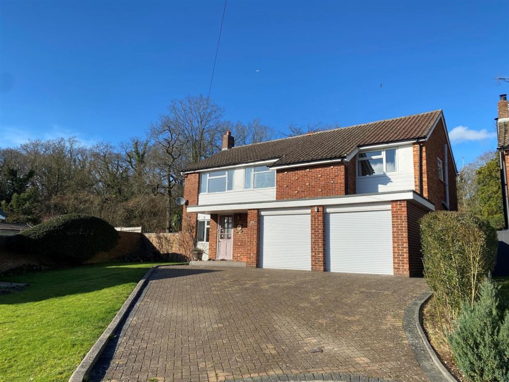 REVELL DRIVE, FETCHAM, KT22