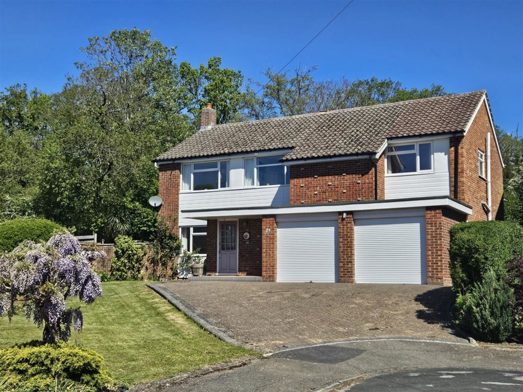 REVELL DRIVE, FETCHAM, KT22