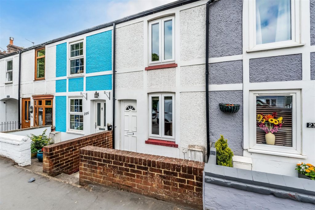 KINGSTON ROAD, LEATHERHEAD, KT22