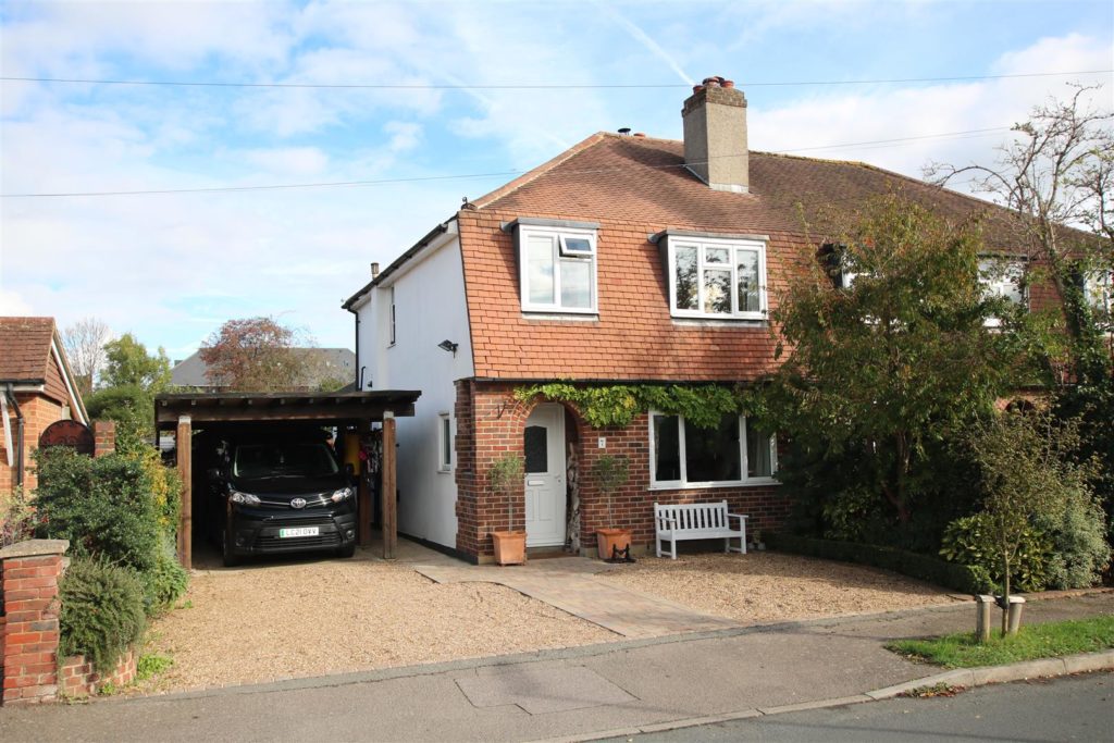 BARNETT CLOSE, LEATHERHEAD, KT22