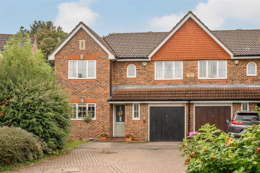 FALCON WOOD, LEATHERHEAD, KT22
