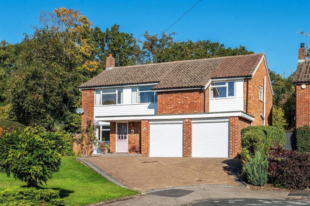 REVELL DRIVE, FETCHAM, KT22