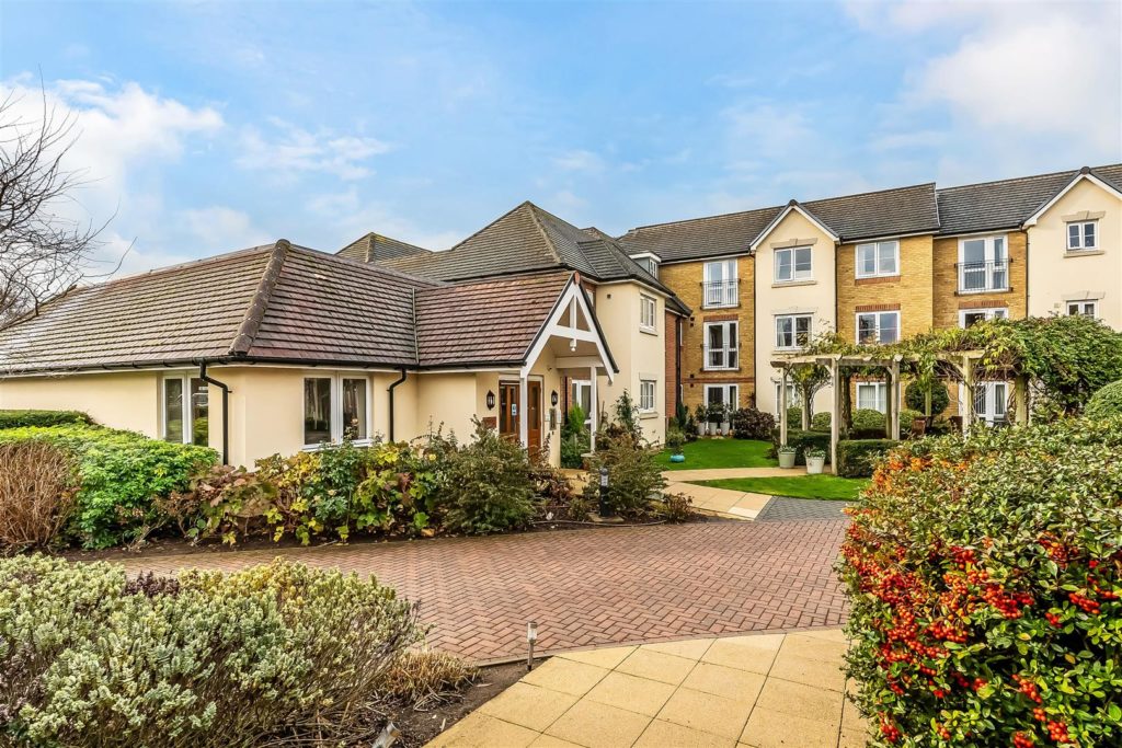 KINGSTON AVENUE, LEATHERHEAD, KT22