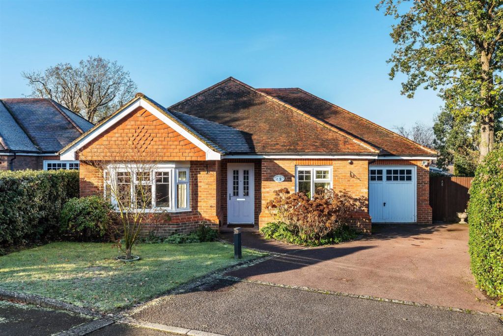 THE OAKS, FETCHAM, KT22