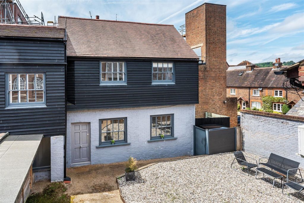 ANSELL ROAD, DORKING, RH4