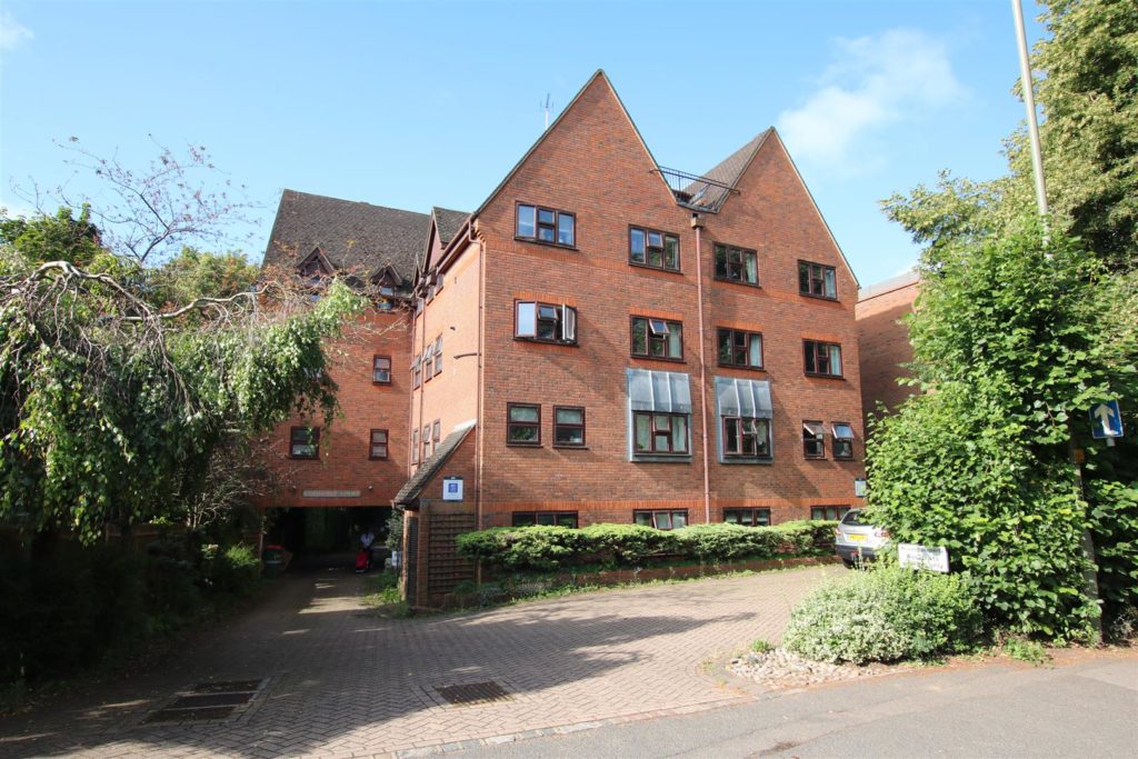 STATION ROAD, LEATHERHEAD, KT22