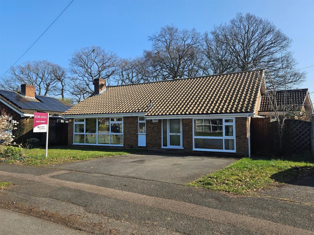 BUSHY ROAD, FETCHAM, KT22