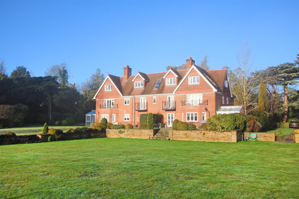 HAWKS HILL HOUSE, FETCHAM, KT22 (VIEWS)