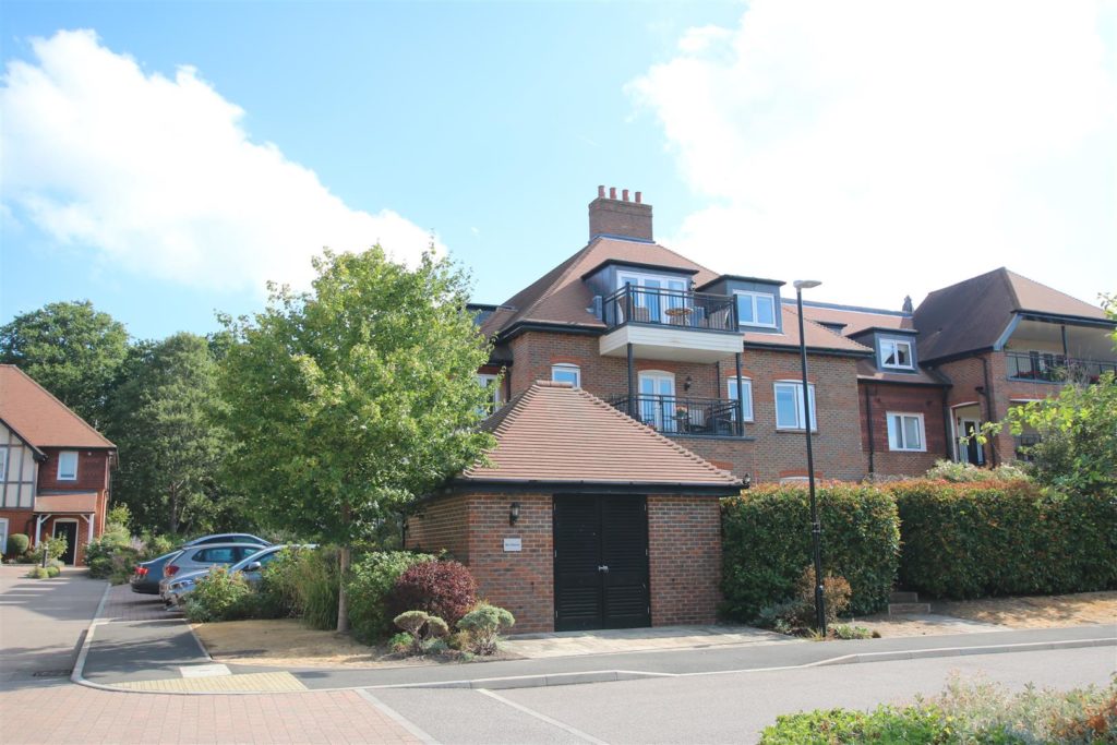 HARTFIELD ROAD, LEATHERHEAD, KT22