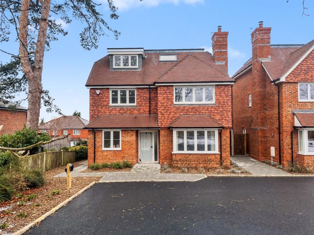 LEATHERHEAD ROAD, BOOKHAM, KT23