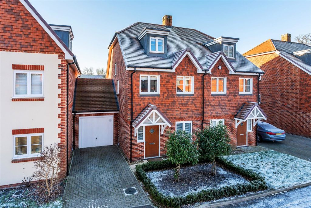 HARTFIELD ROAD, LEATHERHEAD, KT22