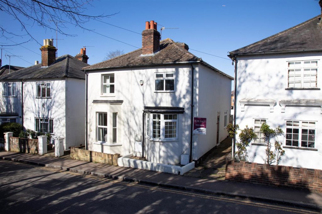 HIGHLANDS ROAD, SOUTH LEATHERHEAD, KT22
