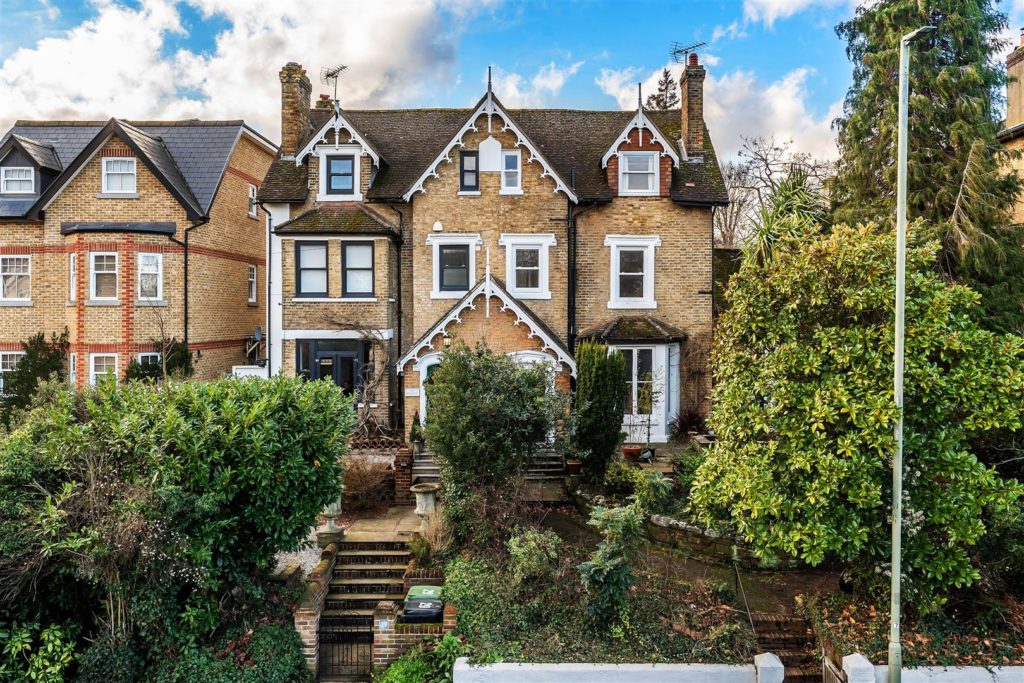 KINGSTON ROAD, LEATHERHEAD, KT22