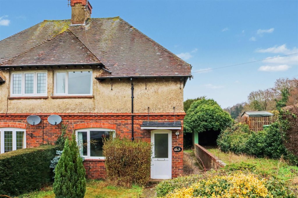 DELL CLOSE, MICKLEHAM, RH5