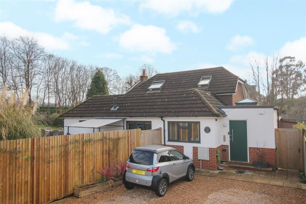 ST JOHNS AVENUE, LEATHERHEAD, KT22