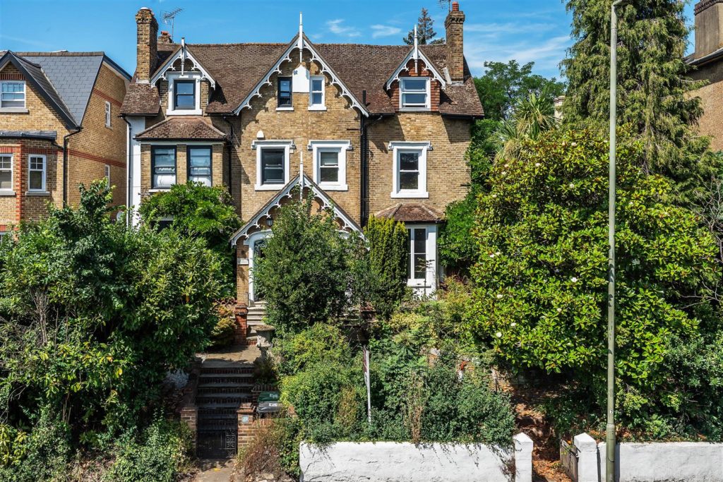 KINGSTON ROAD, LEATHERHEAD, KT22