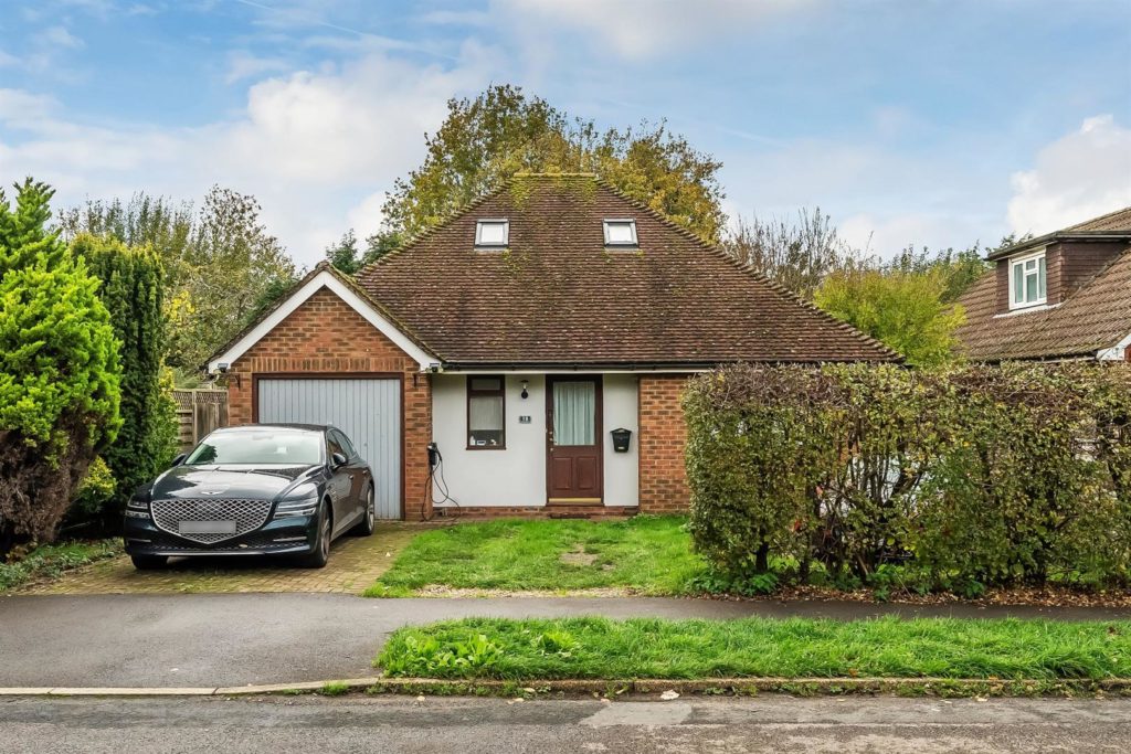 MIDDLEMEAD ROAD, GREAT BOOKHAM, KT23