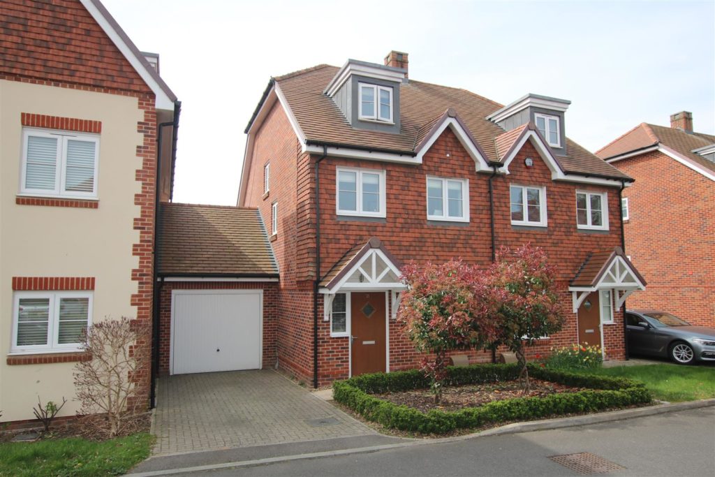 HARTFIELD ROAD, LEATHERHEAD, KT22