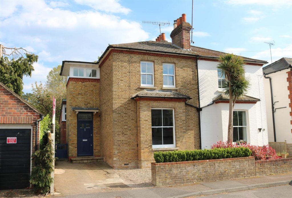 CLINTON ROAD, SOUTH LEATHERHEAD, KT22