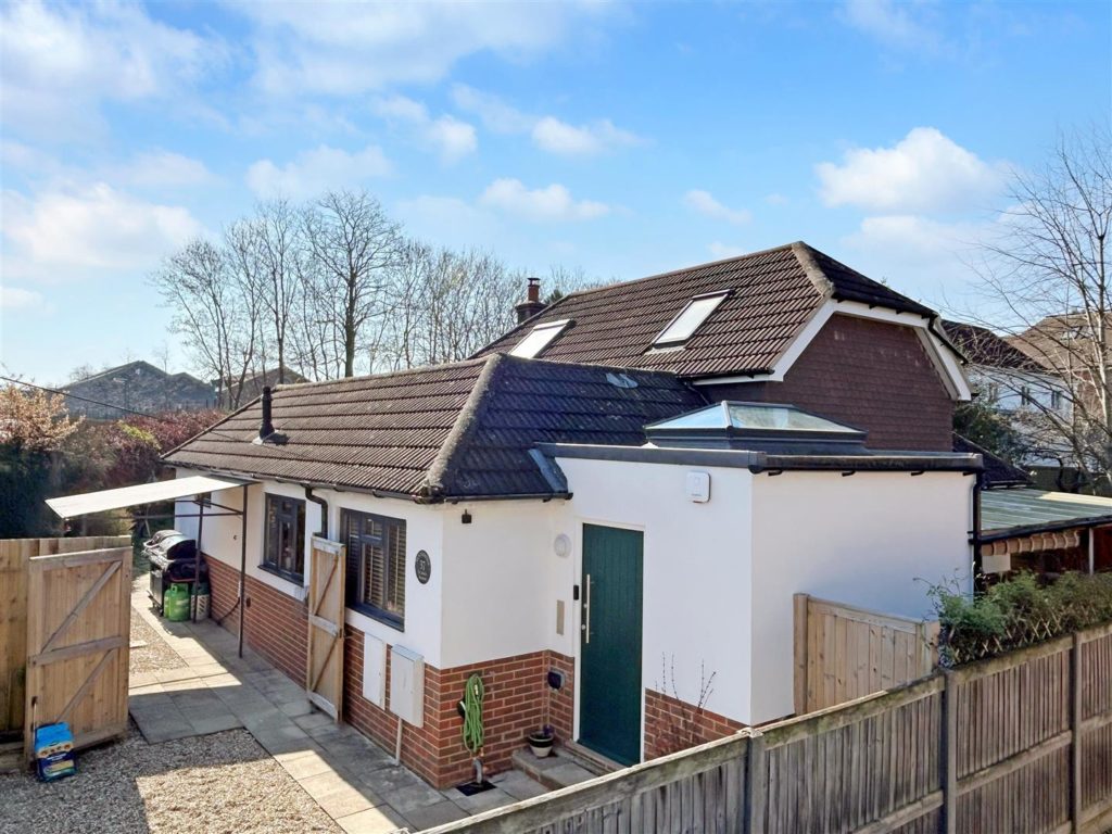 ST JOHNS AVENUE, LEATHERHEAD, KT22