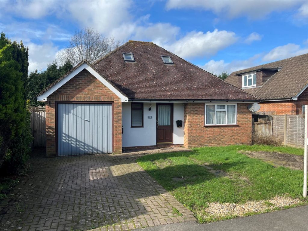 MIDDLEMEAD ROAD, GREAT BOOKHAM, KT23