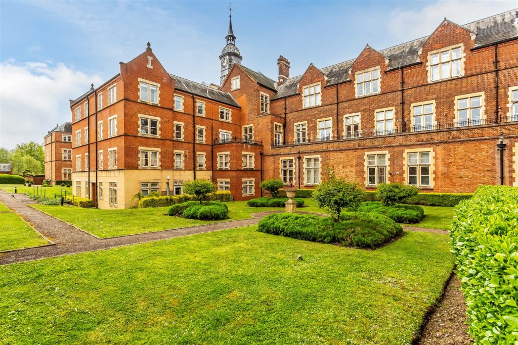 LAVENDER COURT, SOUTH LEATHERHEAD, KT22