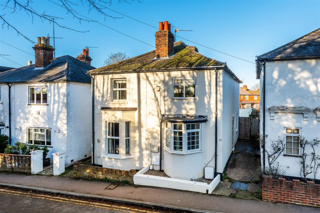 HIGHLANDS ROAD, SOUTH LEATHERHEAD, KT22