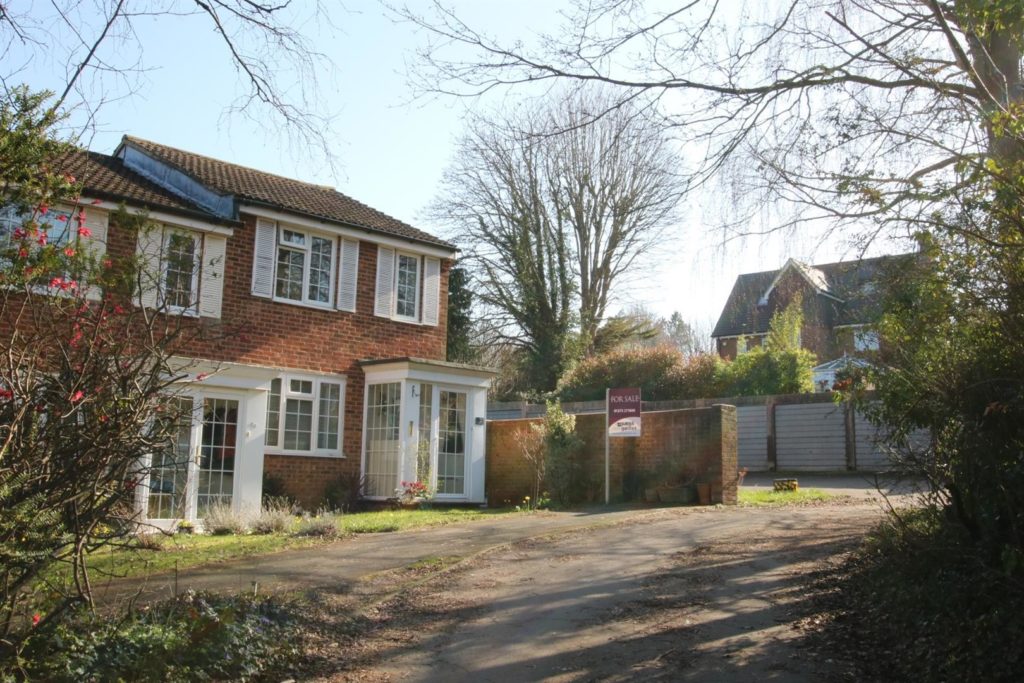 AQUILA CLOSE, LEATHERHEAD, KT22