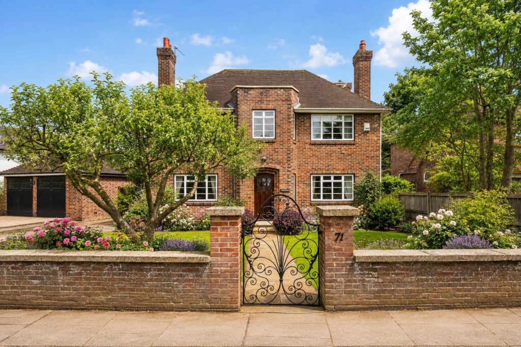 WEST FARM AVENUE, ASHTEAD, KT21