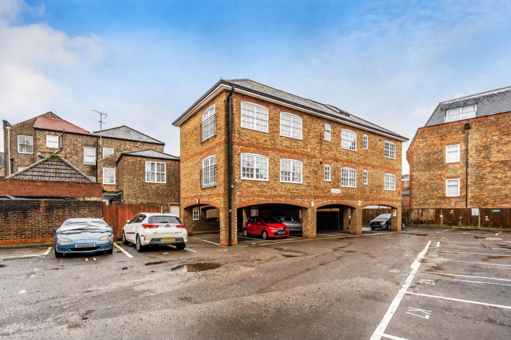BRIDGE STREET, LEATHERHEAD, KT22