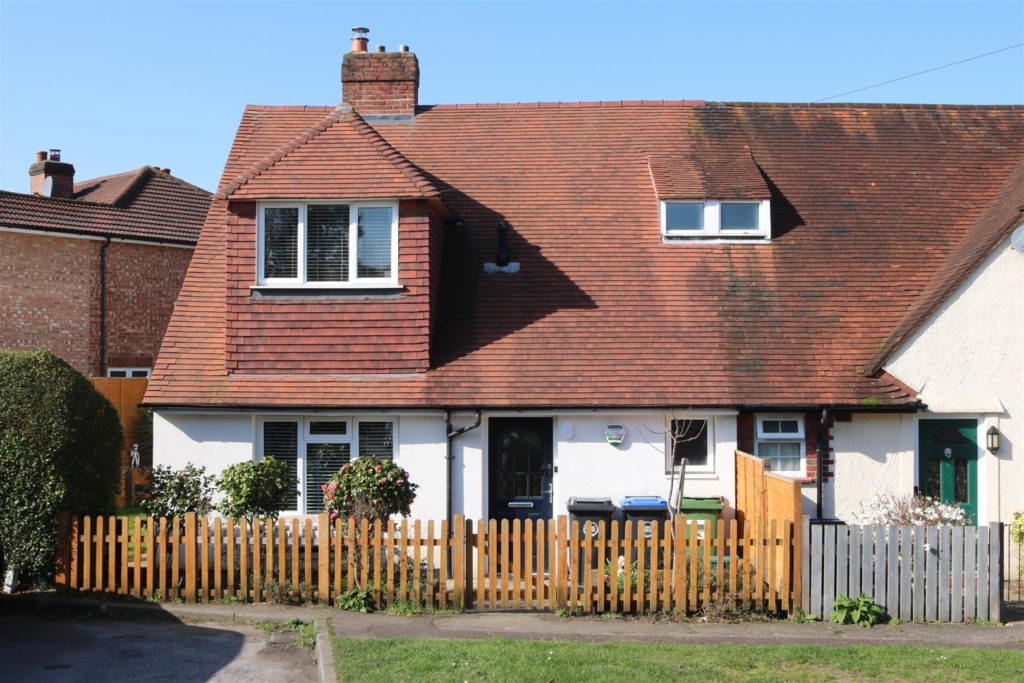 POPLAR AVENUE, LEATHERHEAD, KT22