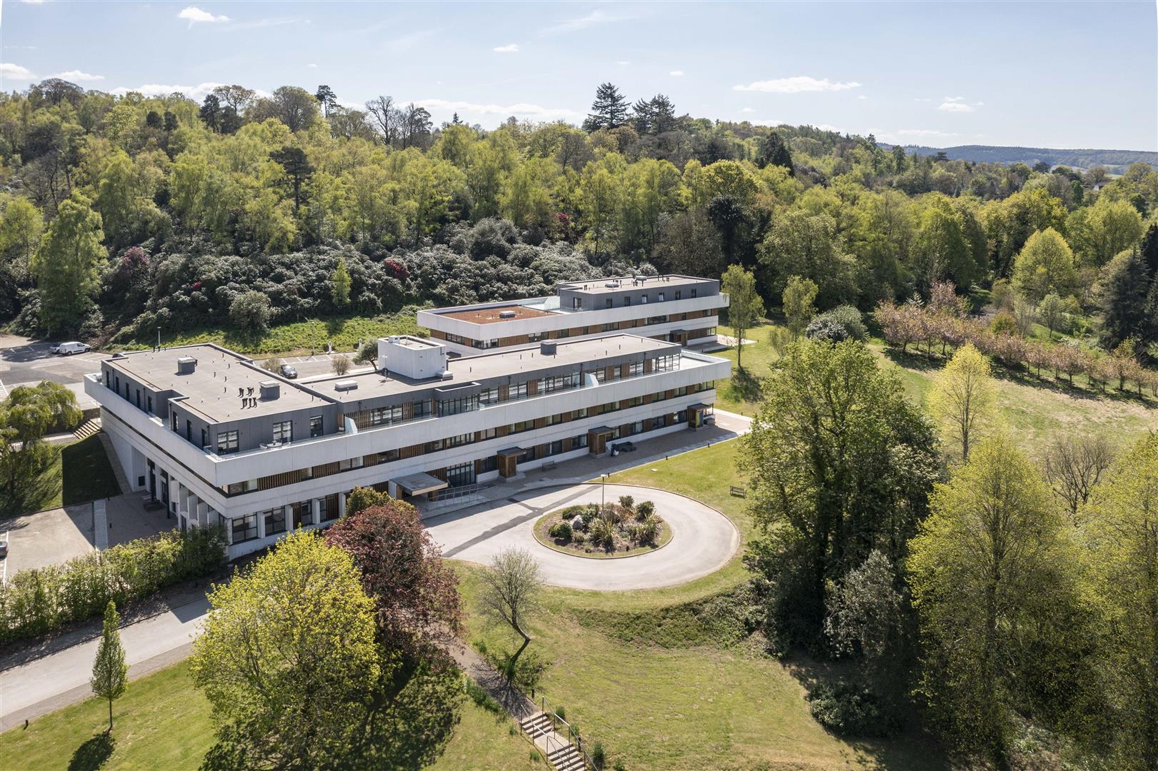 DEEPDENE HOUSE, DORKING RH4 | Patrick Gardner