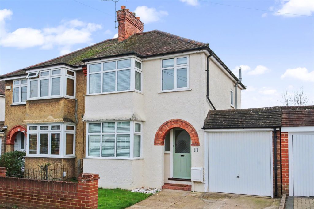 DILSTON ROAD, LEATHERHEAD, KT22