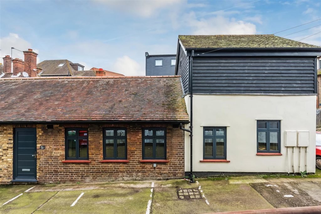 ELM ROAD, LEATHERHEAD, KT22