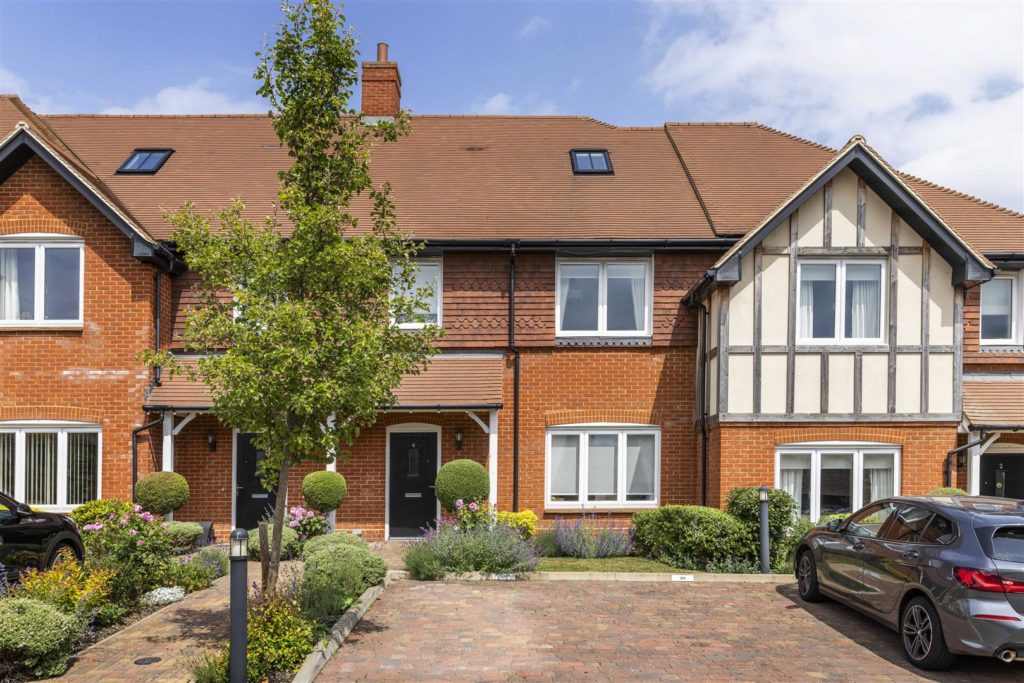 HENDERSON CRESCENT, LEATHERHEAD, KT22