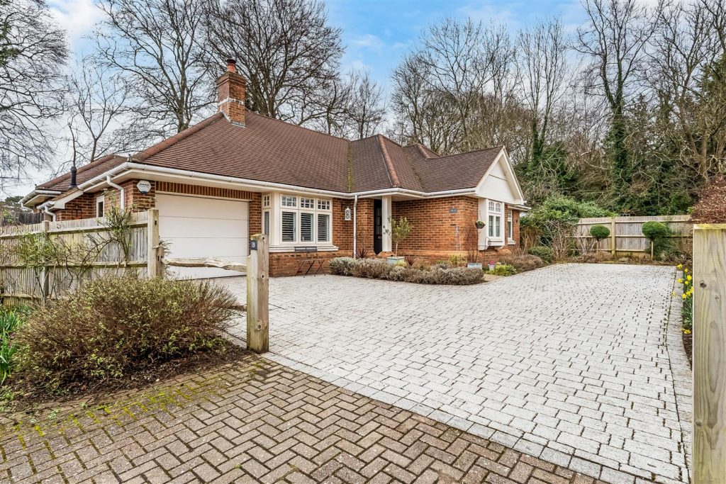 ROEBUCK CLOSE, ASHTEAD KT21