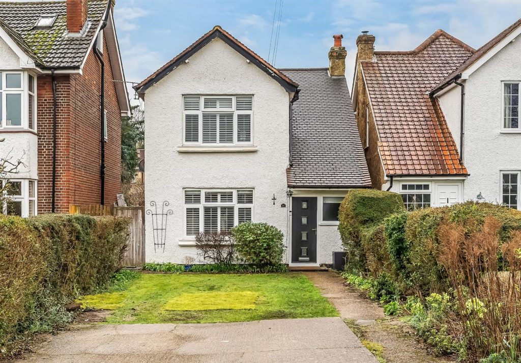 HOWARD ROAD, GREAT BOOKHAM KT23