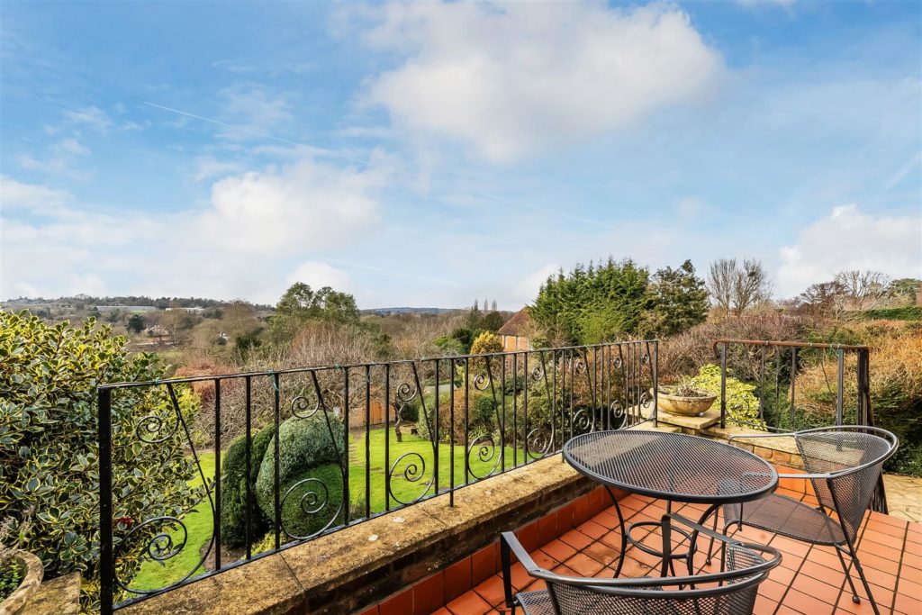 ST MARYS ROAD, LEATHERHEAD, KT22