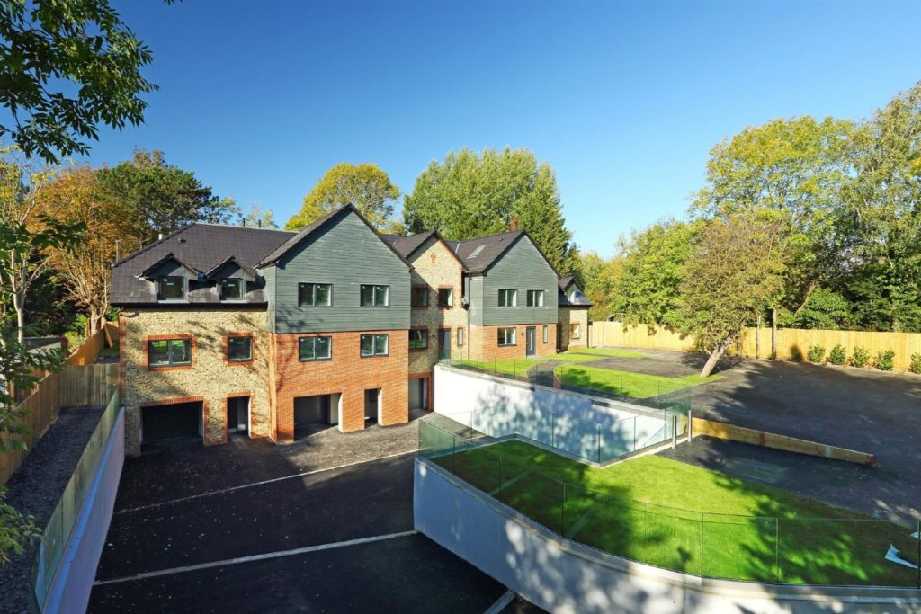 HAWTHORN ROW, LEATHERHEAD, KT22