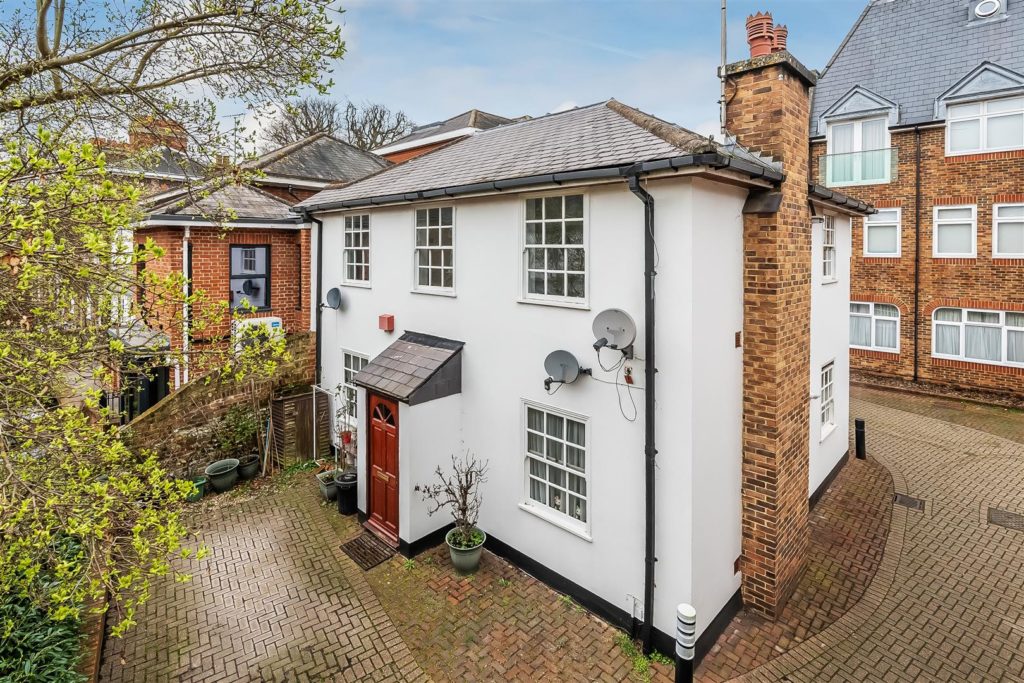 BRIDGE STREET, LEATHERHEAD, KT22