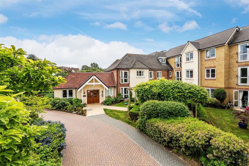 KINGSTON AVENUE, LEATHERHEAD, KT22