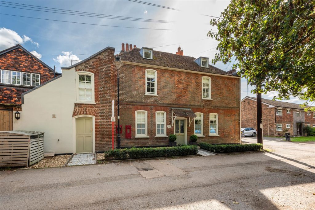 SWANWORTH LANE, MICKLEHAM, RH5